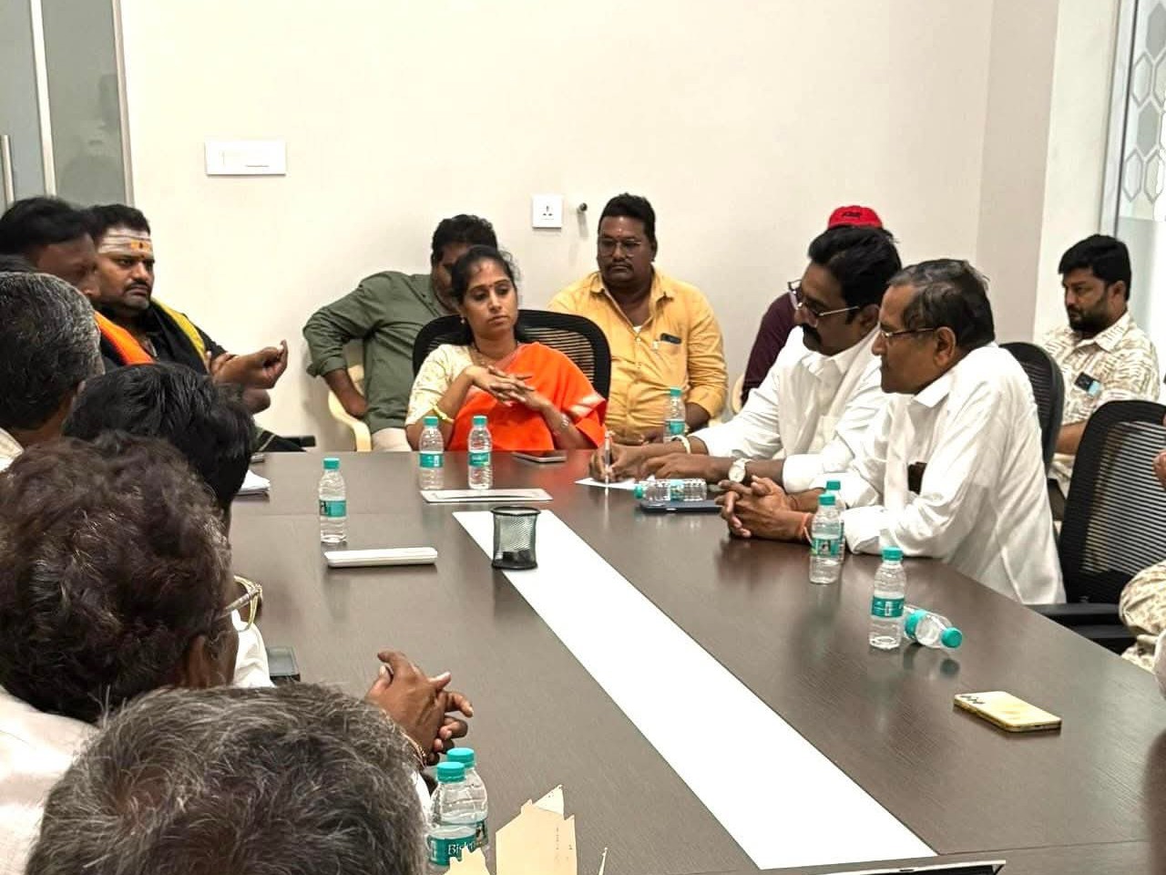 మిర్చి కిరాయి వివాదం పరిష్కారానికి ఎమ్మెల్యే