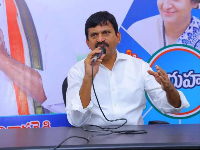 కొండాకు చెక్ పెట్టేందుకే ఈ పర్యటన..!
