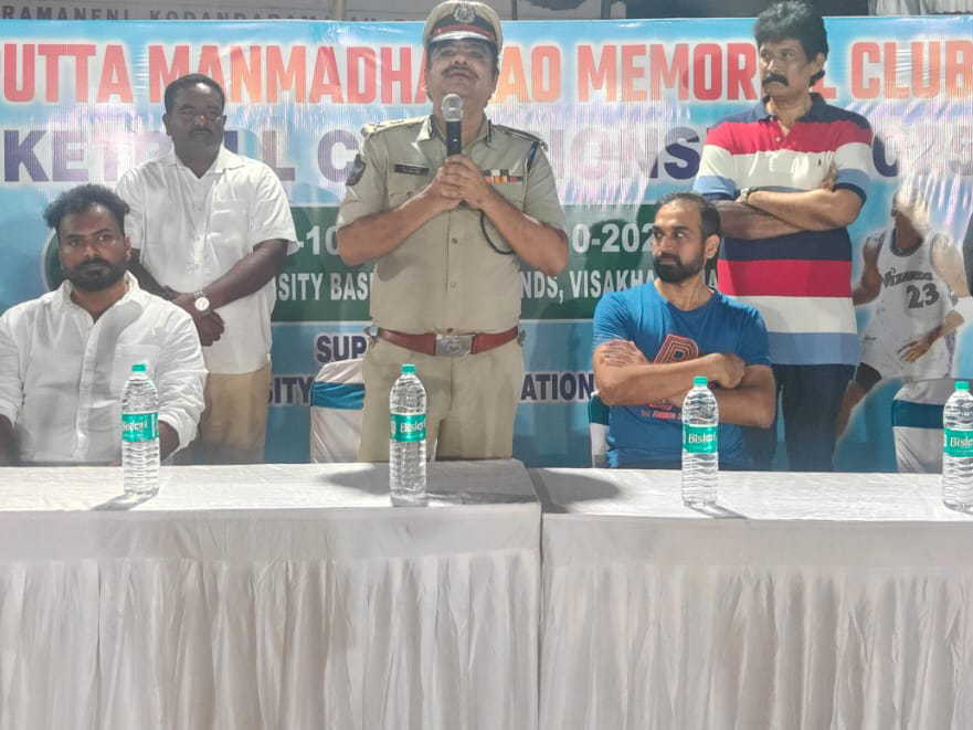 క్రీడాకారులు తల్లిదండ్రుల నమ్మకాన్ని నిలబెట్టాలి: సీపీ