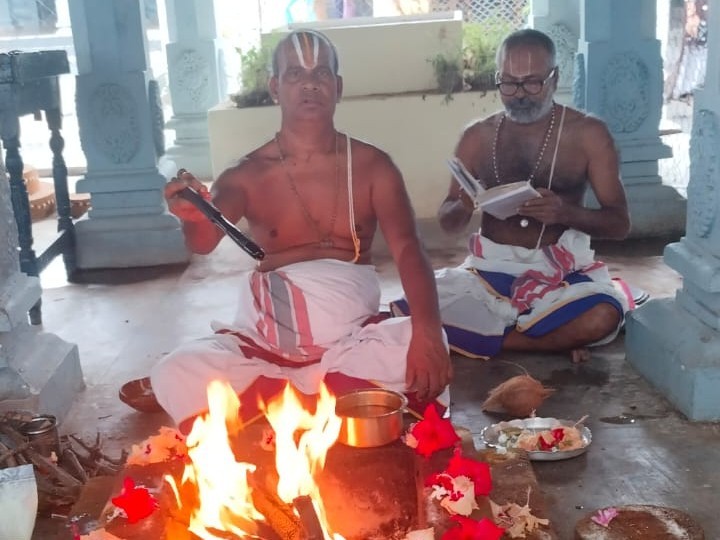 యజ్ఞశాలలో ప్రత్యేక హోమాలు