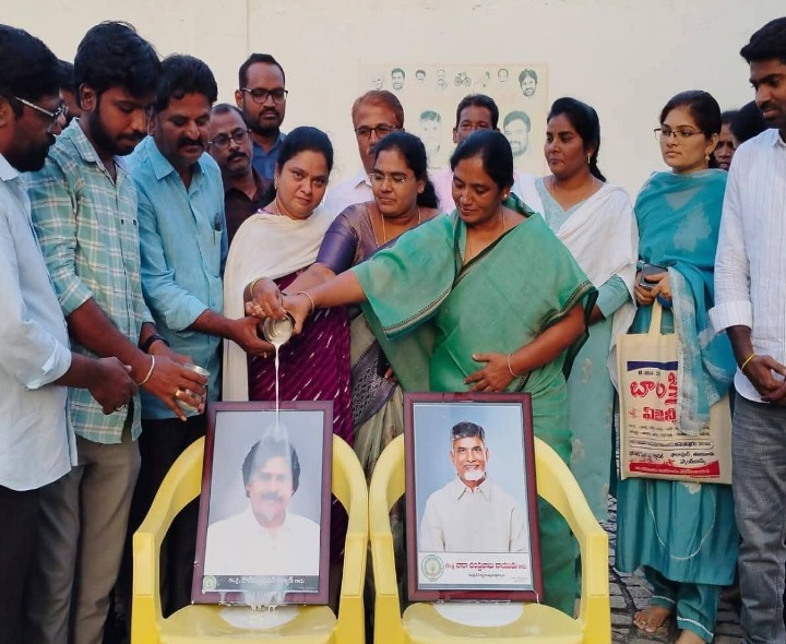 సీఎం, డిప్యూటీ సీఎం చిత్రపటాలకు ఎమ్మెల్యే పాలాభిషేకం