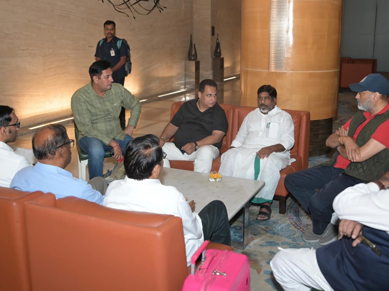 బాధిత కుటుంబాన్ని పరామర్శించిన డిప్యూటీ సీఎం