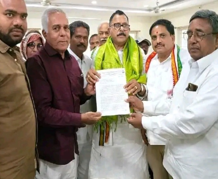 ఎంపీని కలిసిన సీనియర్ సిటిజన్ ఫోరం జిల్లా అధ్యక్షుడు