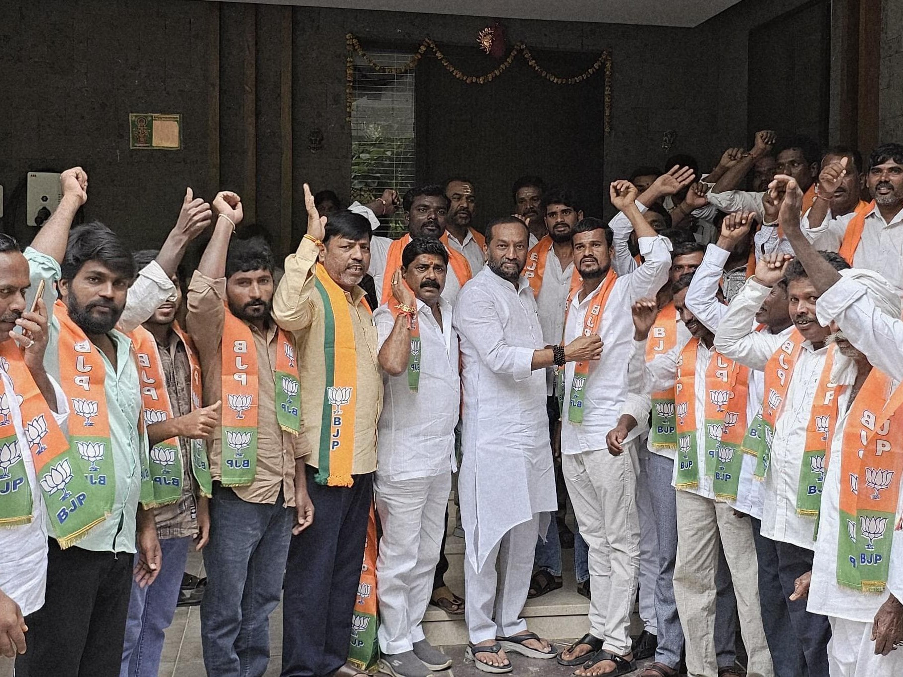 ఎంపీ సమక్షంలో బీజేపీ పార్టీలో చేరికలు