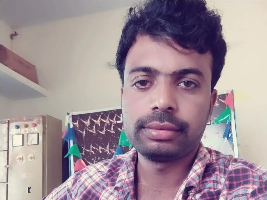 రోడ్డు ప్రమాదంలో లైన్ మెన్ మృతి