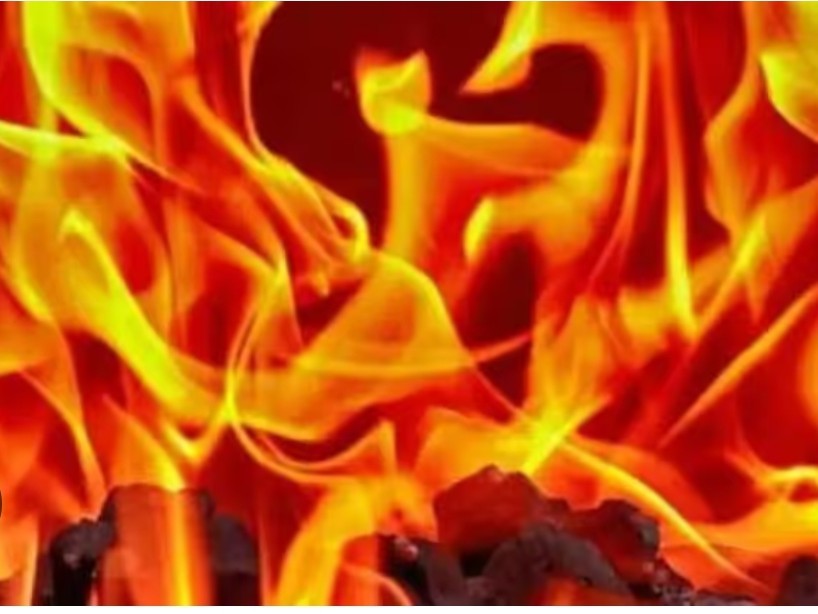 ఫాస్ట్ ఫుడ్ సెంటర్లో అగ్నిప్రమాదం