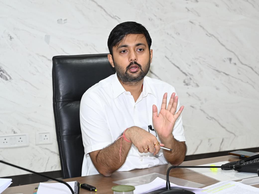 కురువనున్న భారీ వర్షాలు.. కలెక్టర్ హెచ్చరిక జారీ