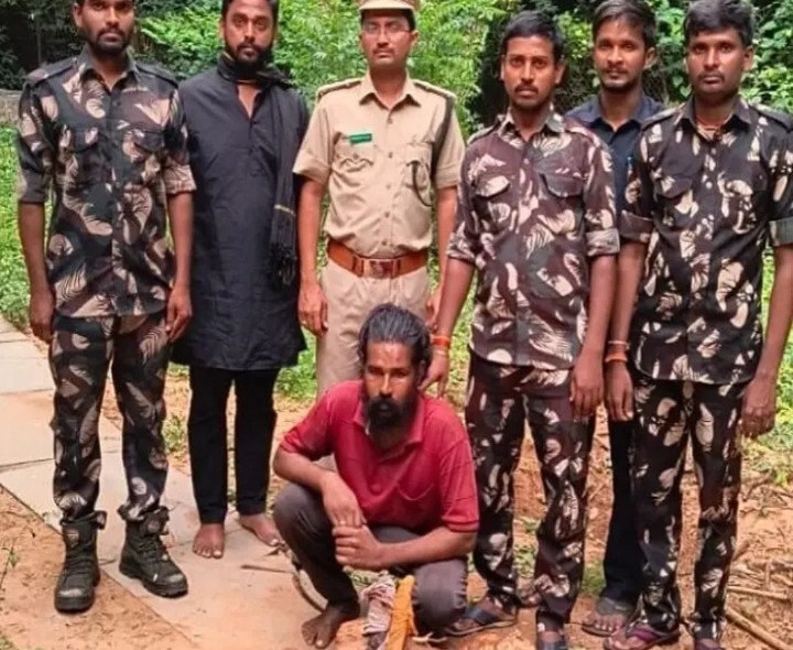 గంధం చెట్టు నరుకుతూ పట్టుబడిన చంద్రగిరి వ్యక్తి