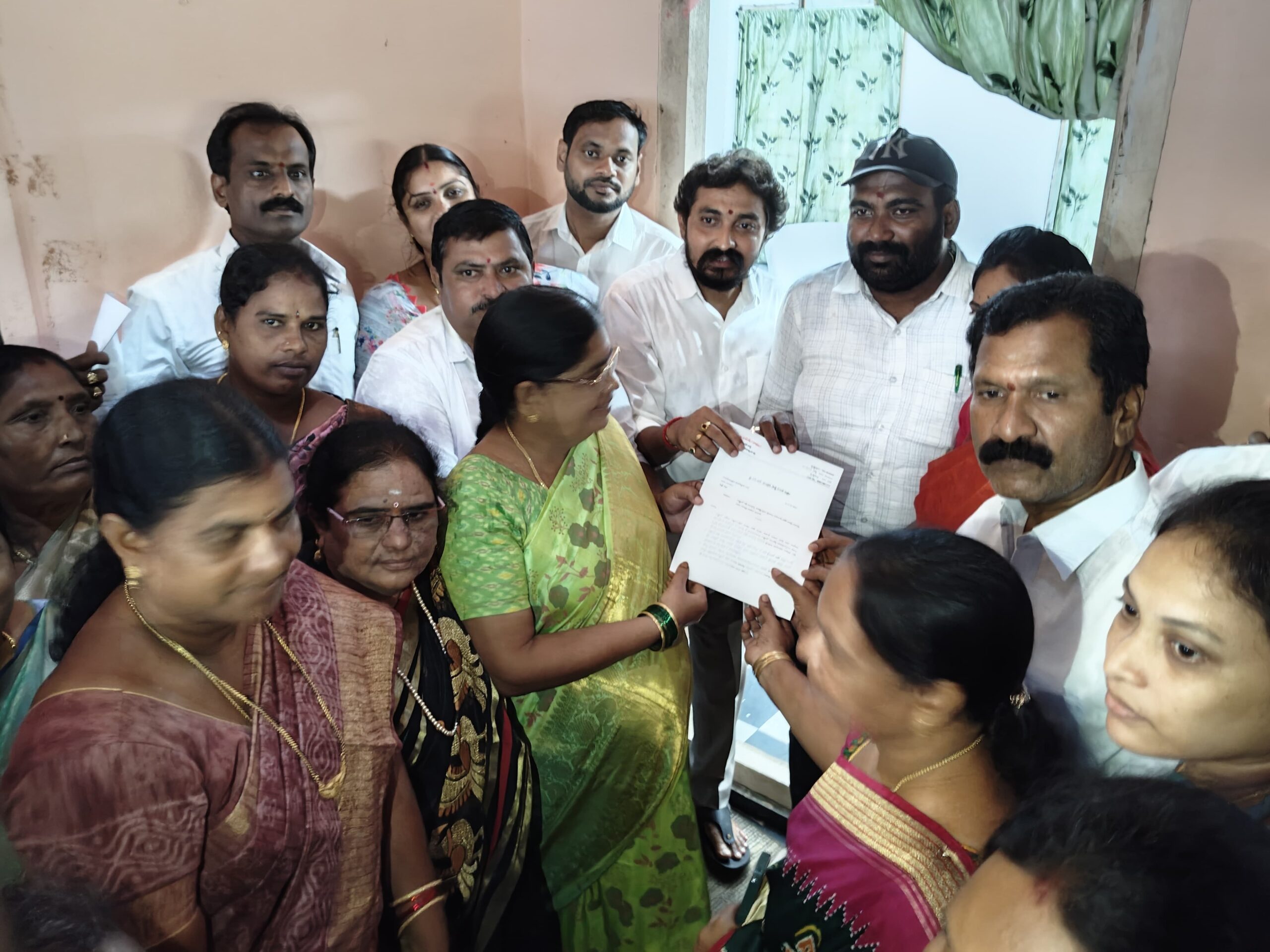 కల్తీ మద్యాన్ని అరికట్టాలని తహసీల్దార్‌కు వినతి