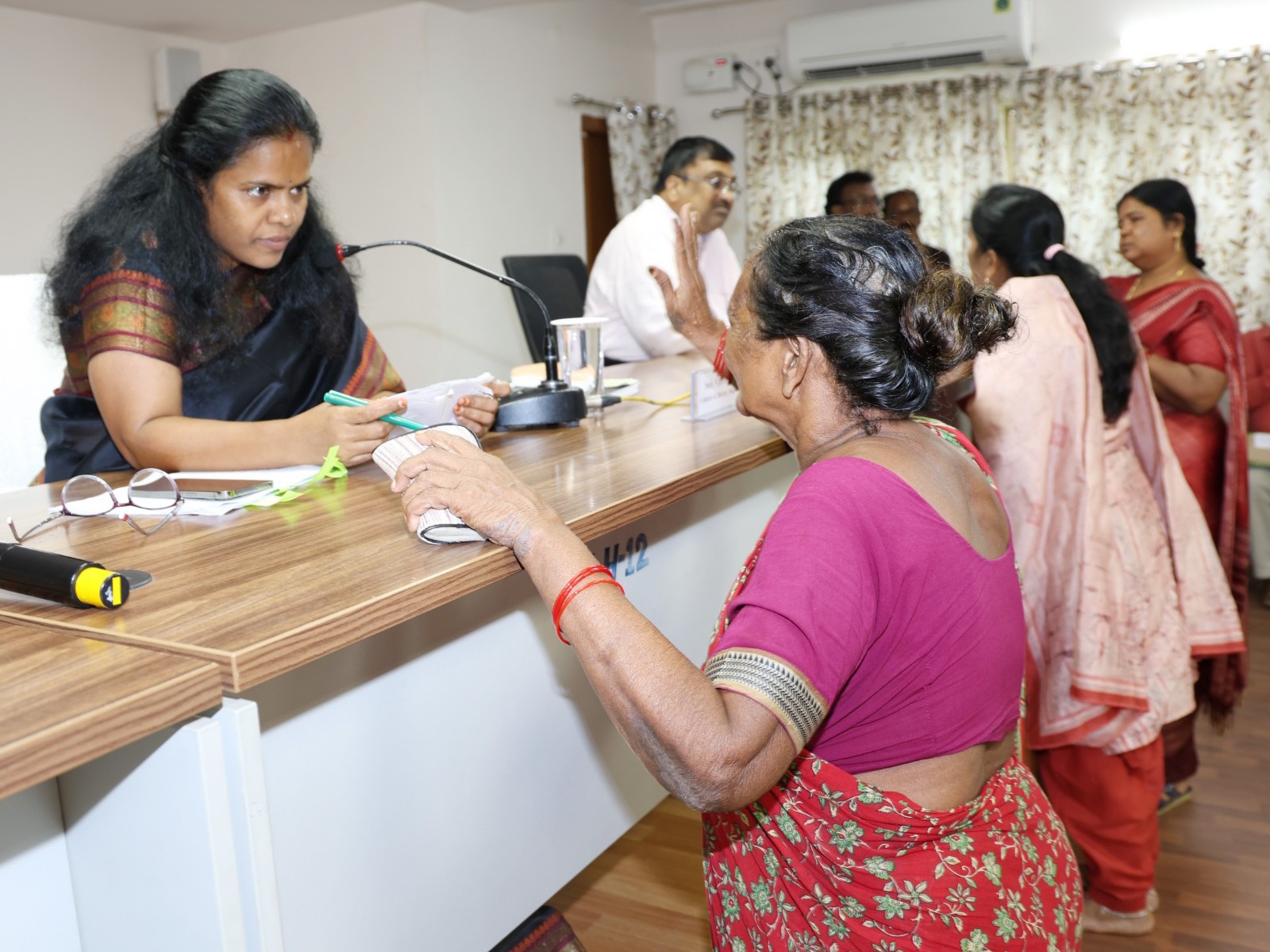 ‘పీజీఆర్ఎస్ సమస్యల పరిష్కారానికి ప్రాధాన్యత’