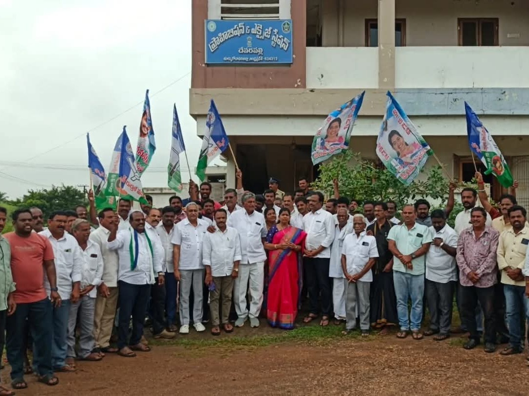 రాష్ట్రంలో నకిలీ మద్యాన్ని అరికట్టాలి: మాజీ హోంమంత్రి