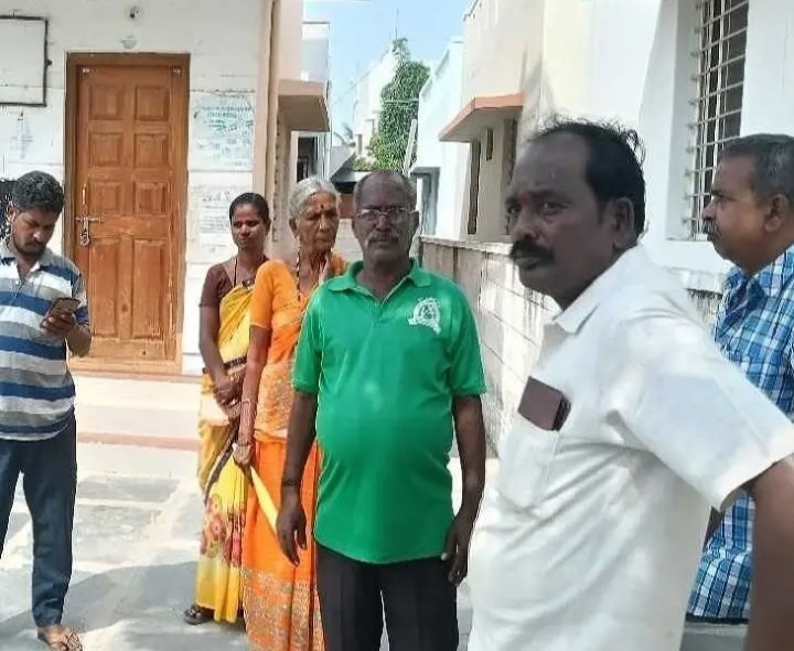 ‘సచివాలయ సిబ్బందిపై చర్యలు తీసుకోండి’