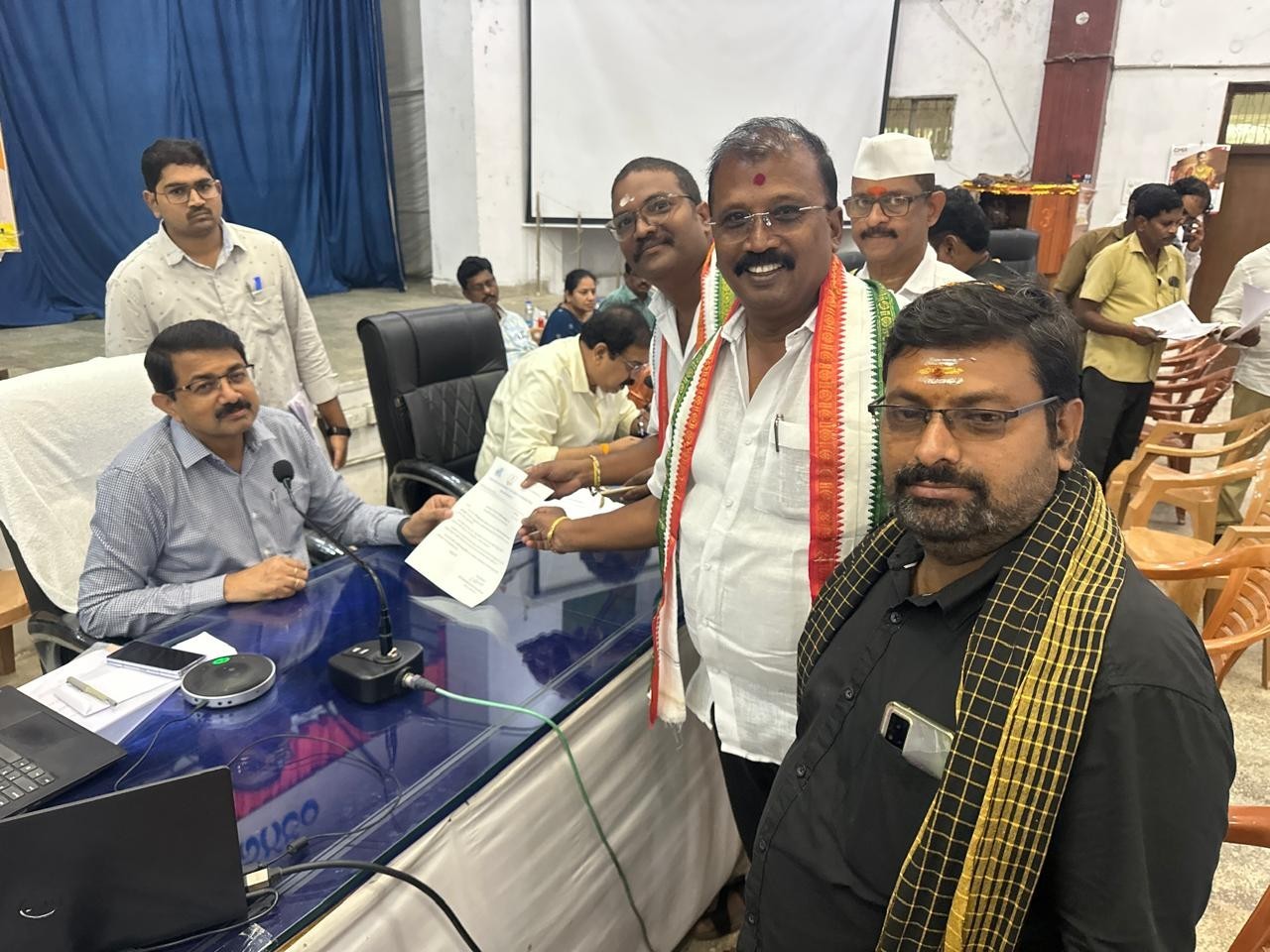బీసీ లకు రిజర్వేషన్ కల్పించాలని వినతి