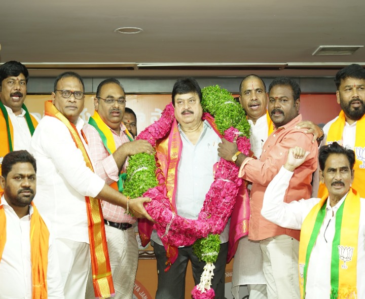 బీజేపీలో చేరిన జిల్లా ప్రముఖ వైద్యులు