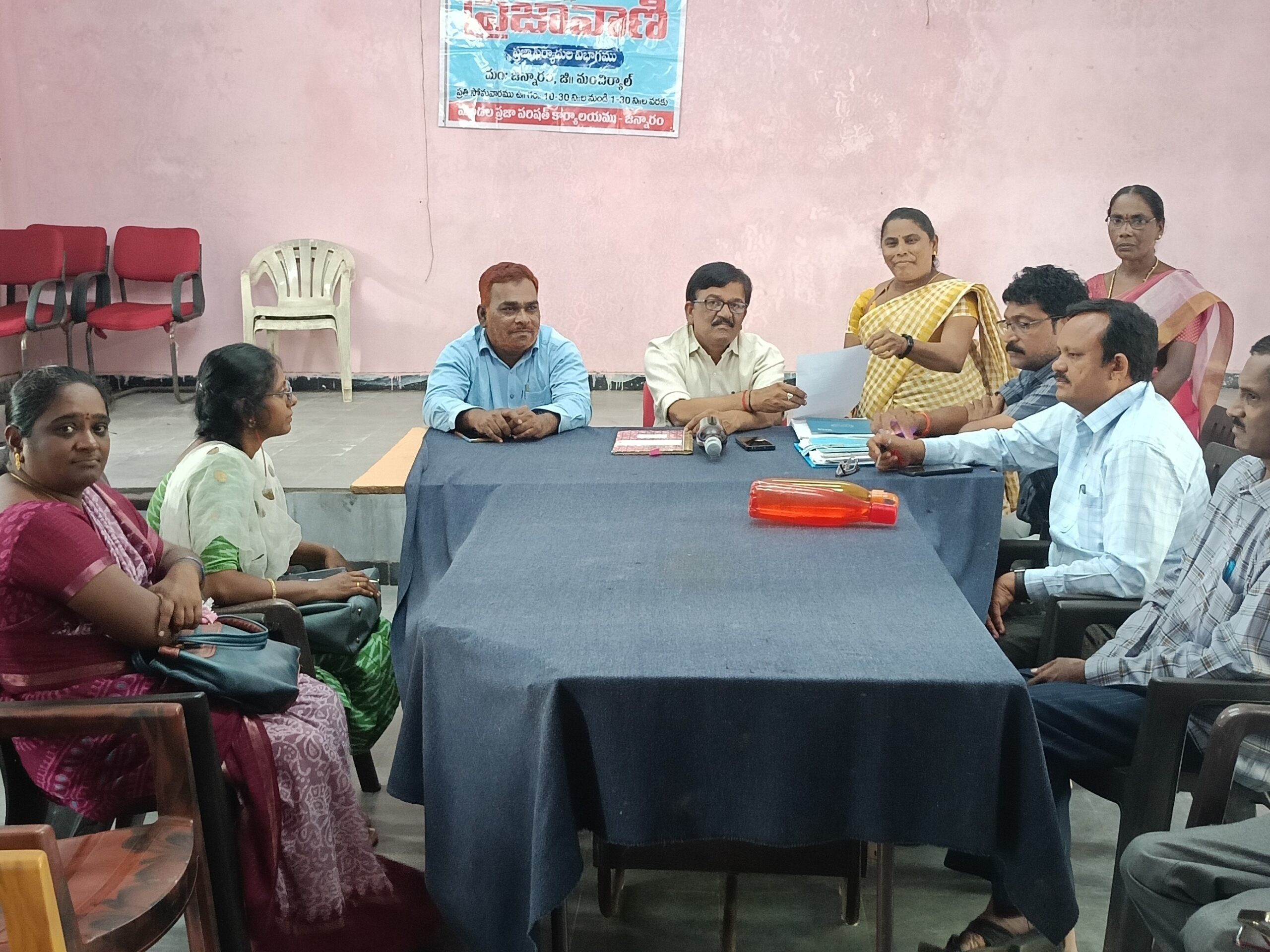 అధికారులకు వినతి పత్రం అందజేత