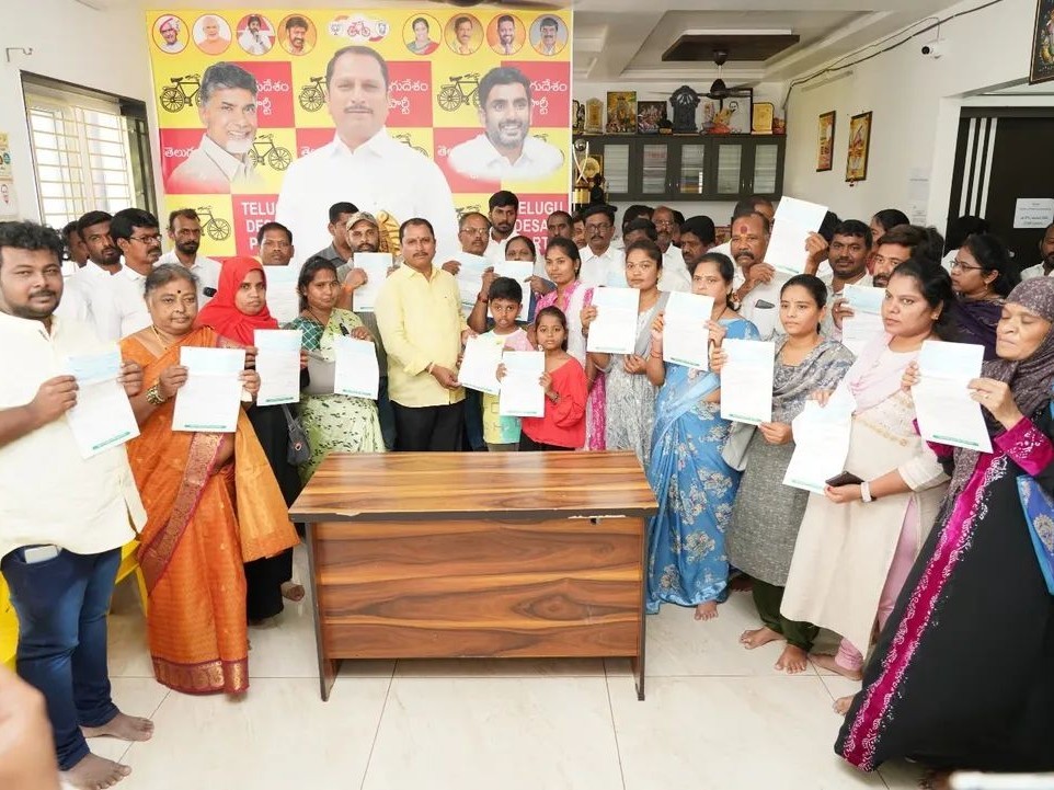 రూ. 22 లక్షల రూపాయల CMRF చెక్కుల పంపిణీ