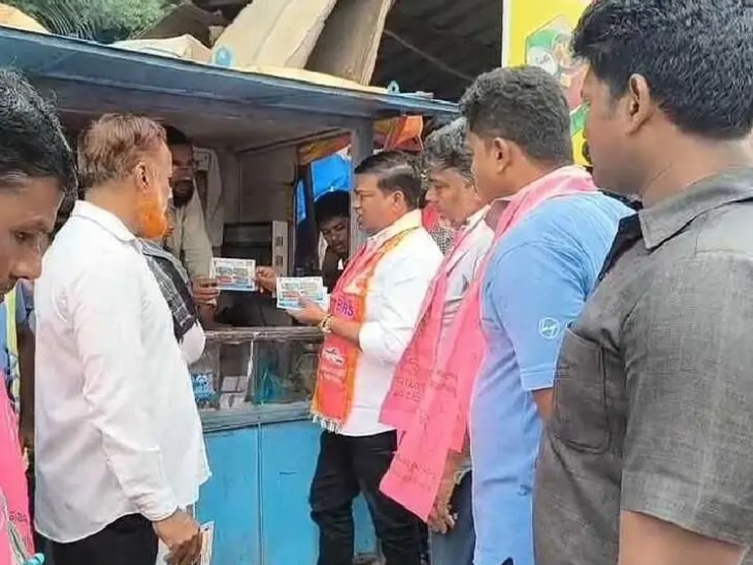 ఉపఎన్నికల ప్రచారంలో మాజీ ఎమ్మెల్యే
