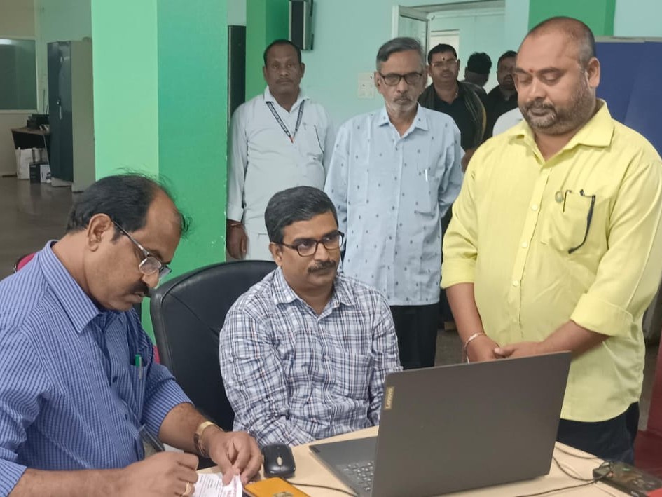 ‘నడక మైదానానికి పీవీజీ రాజు పేరు పెట్టాలి’