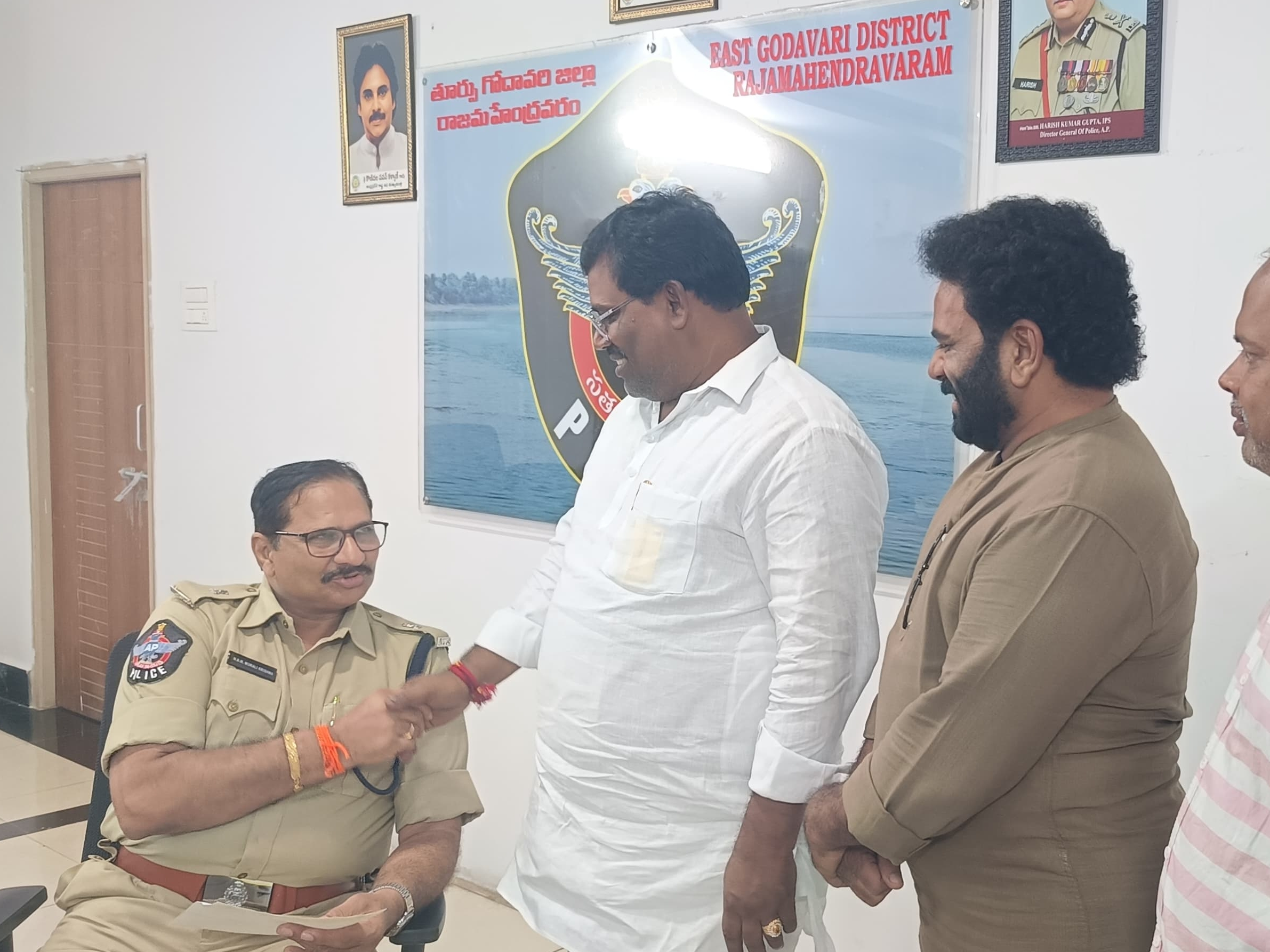 ‘బొమ్మూరు సెంటర్‌లో ట్రాఫిక్ నియంత్రణకు చర్యలు చేపట్టాలి’