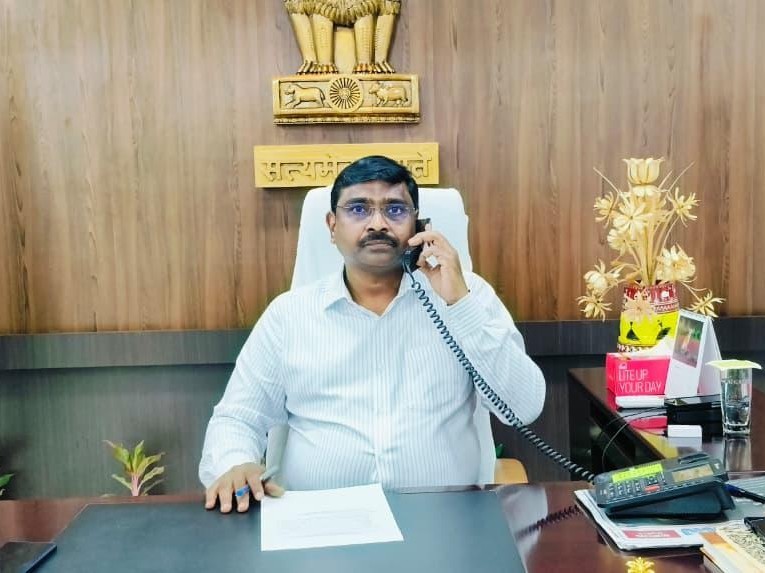 ఆర్టీసీ పరిసరాలను పరిశుభ్రంగా ఉండాలి: కలెక్టర్