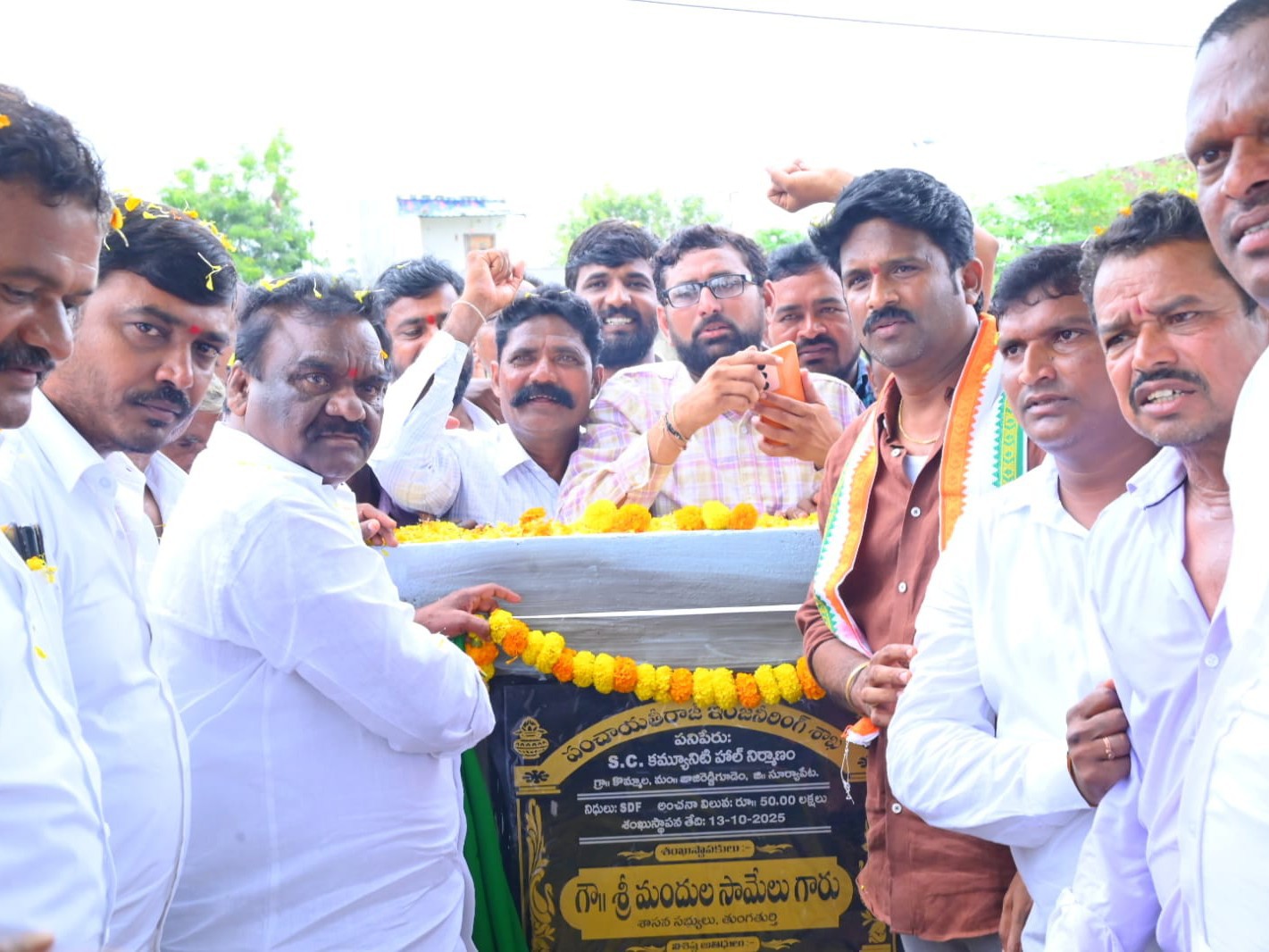 గ్రామాల్లో మౌలిక వసతుల కల్పనకు ప్రభుత్వం పెద్దపీట: ఎమ్మెల్యే