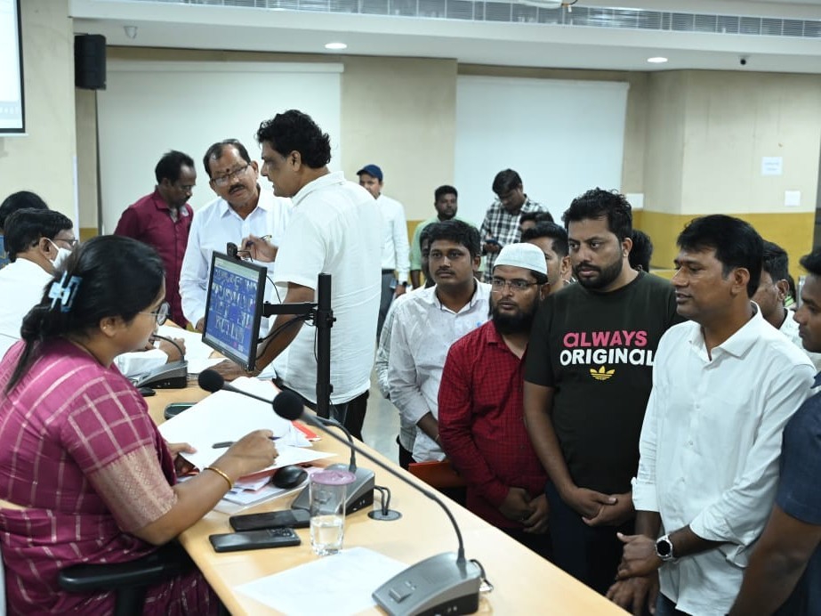 ‘ప్రజావాణి దరఖాస్తులను త్వరితగతిన పరిష్కరించాలి’
