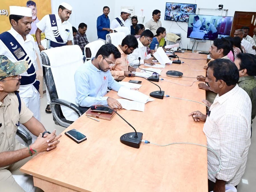 ‘ప్రజలకు న్యాయం జరిగేలా అధికారులు చర్యలు తీసుకోవాలి’