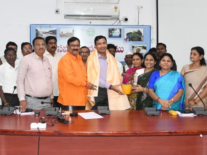 అందరి సహకారంతోనే జిల్లాకు అవార్డులు: కలెక్టర్ రాజర్షి షా
