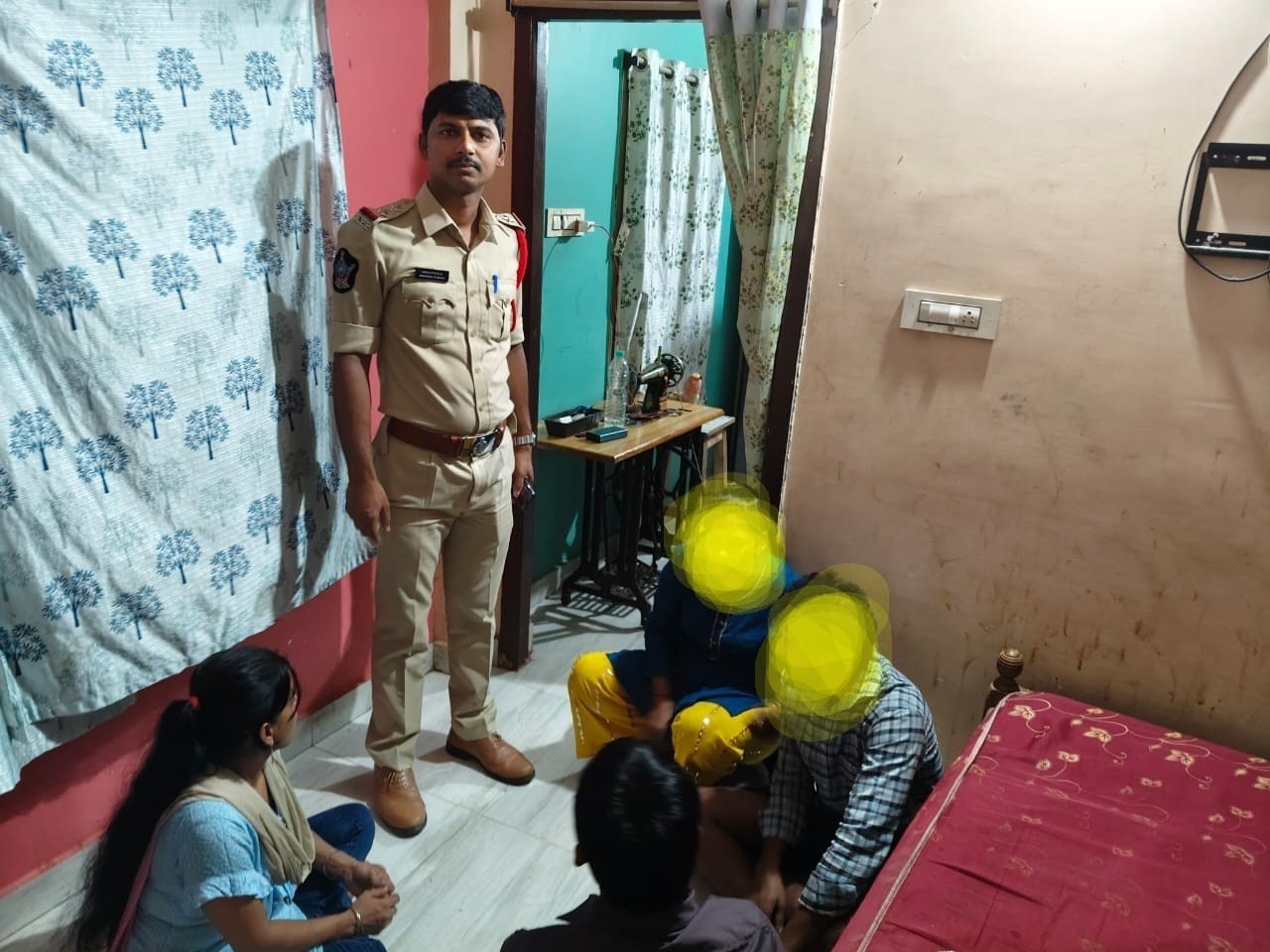 వ్యభిచార గృహంపై టాస్క్ ఫోర్స్ పోలీసులు దాడులు