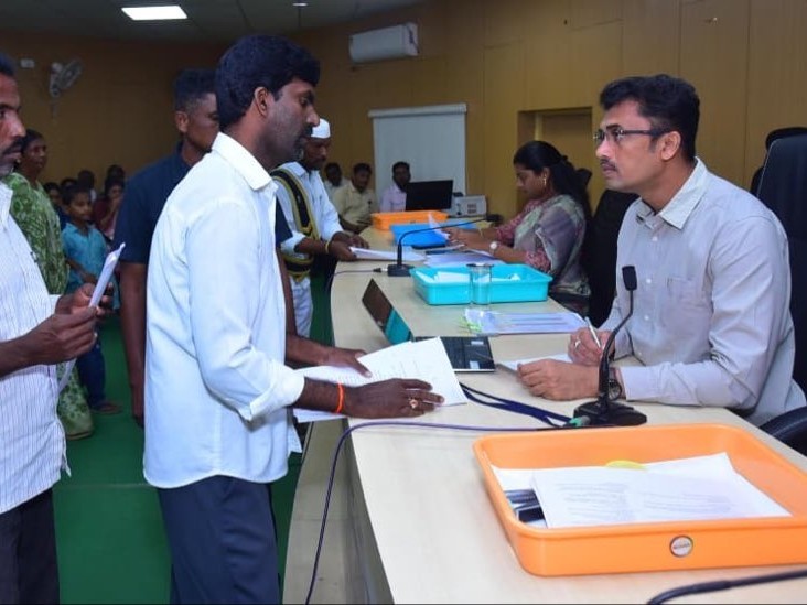 ప్రజా సమస్యల వేదికలో 237 ఫిర్యాదుల స్వీకరణ