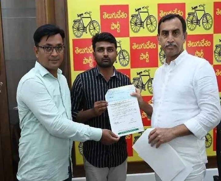 కడపలో CMRF చెక్కుల పంపిణీ కార్యక్రమం