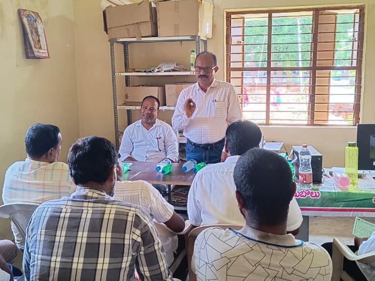 యూరియా పంపిణీపై  మండల వ్యవసాయ అధికారి సమీక్ష సమావేశం