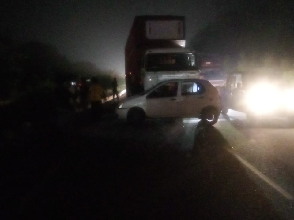 రోడ్డు ప్రమాదంలో దంపతులకు గాయాలు