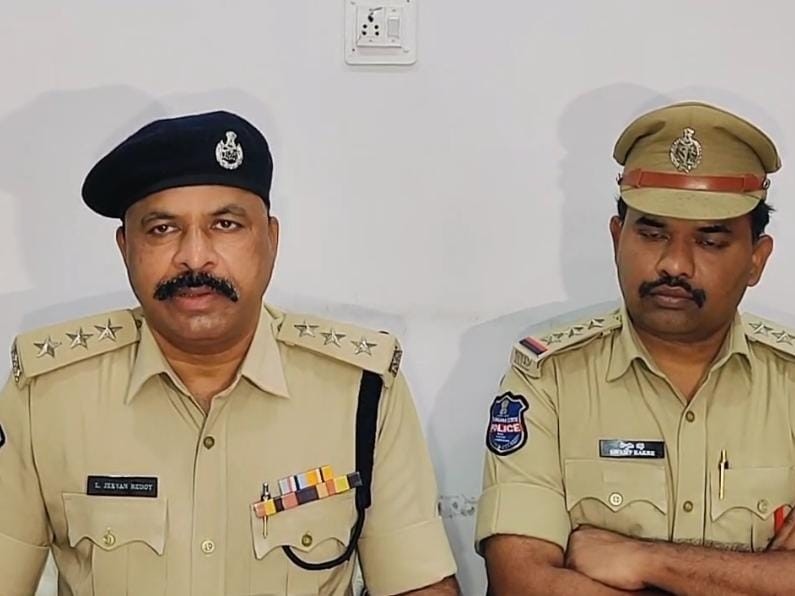 ముగ్గురు దారి దోపిడీ దొంగల అరెస్ట్: DSP జీవన్ రెడ్డి