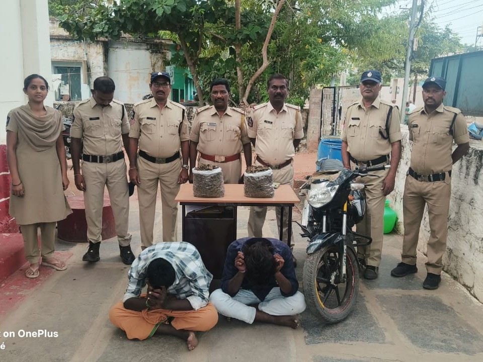 గంజాయి అక్రమంగా తరలిస్తున్న నిందితుల అరెస్టు