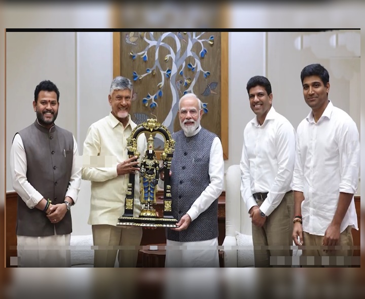 ప్రధాని మోదీతో చంద్రబాబు భేటీ