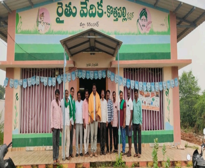 కొత్తపల్లిలో నూతన వ్యవసాయ అధికారికి ఘన సన్మానం