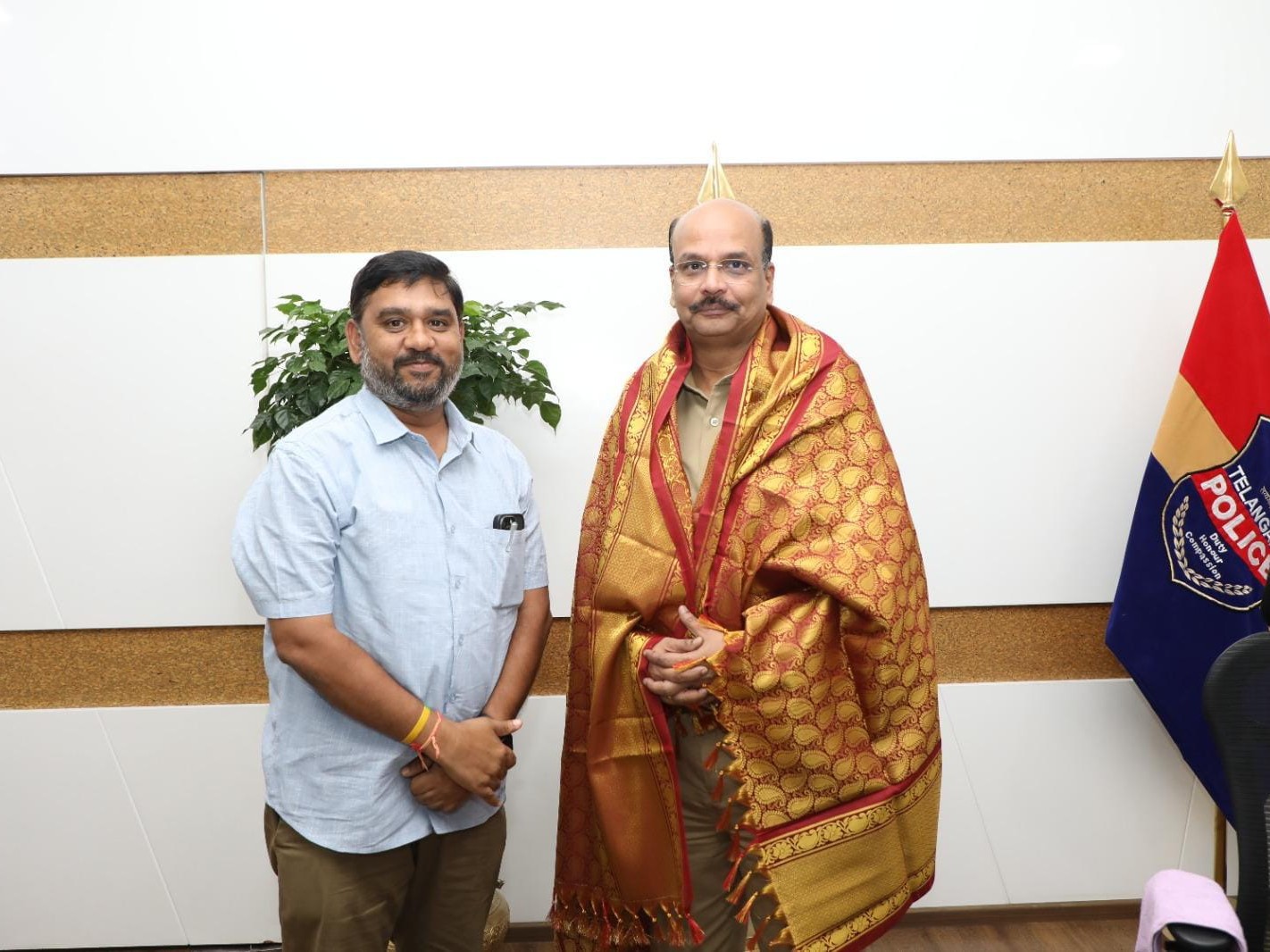రాష్ట్ర DGPని కలిసిన MLA