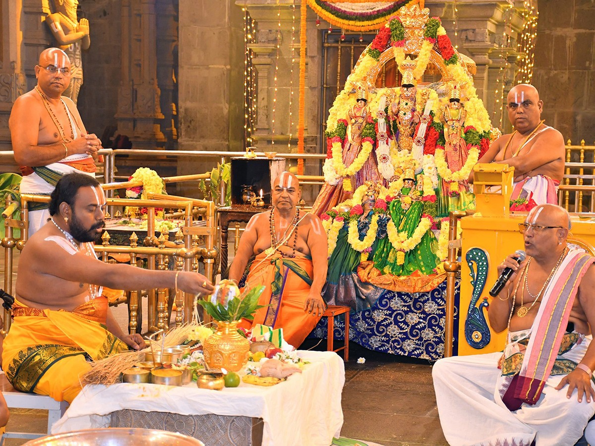 నేత్రపర్వంగా లక్ష్మీనారసింహుని నిత్య కళ్యాణం