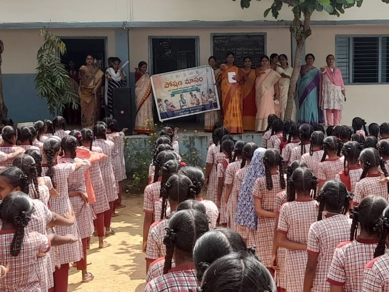 బాలికలకు పోటీలు