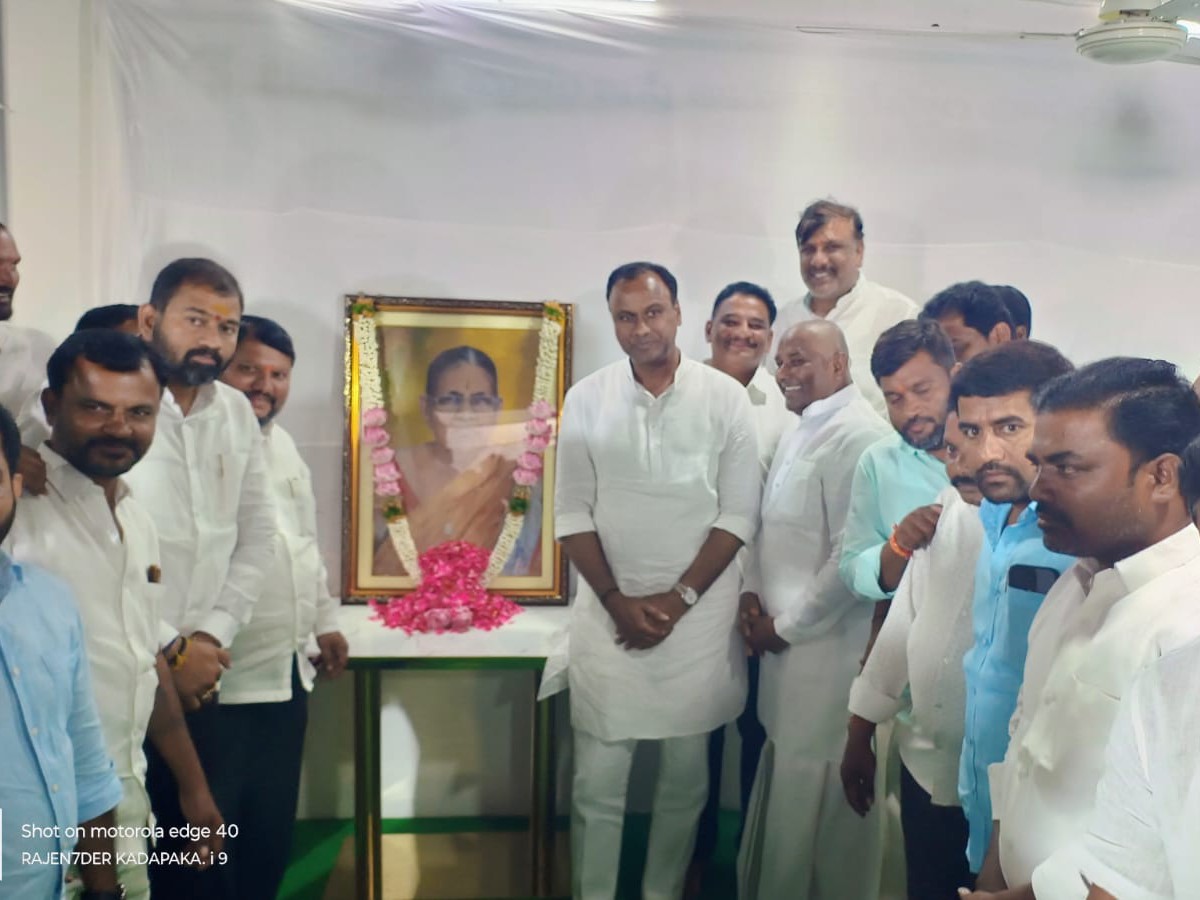MLA దొంతి కుటుంబాన్ని పరామర్శించిన.. MLA కోమటిరెడ్డి