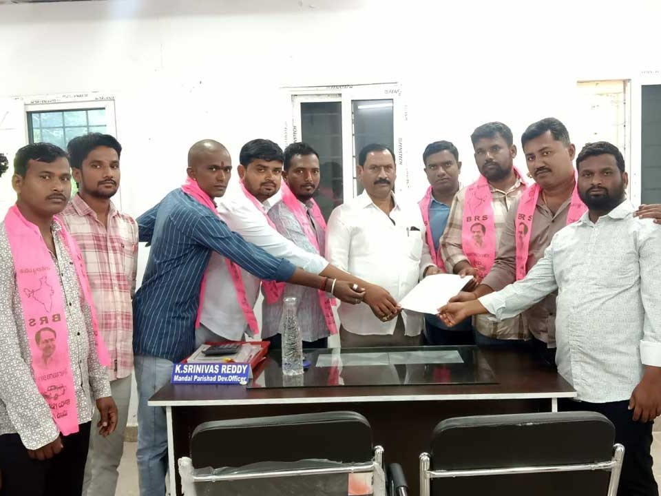 ‘కులగణన కంప్యూటర్​ ఆపరేటర్లకు డబ్బులు చెల్లించాలి’