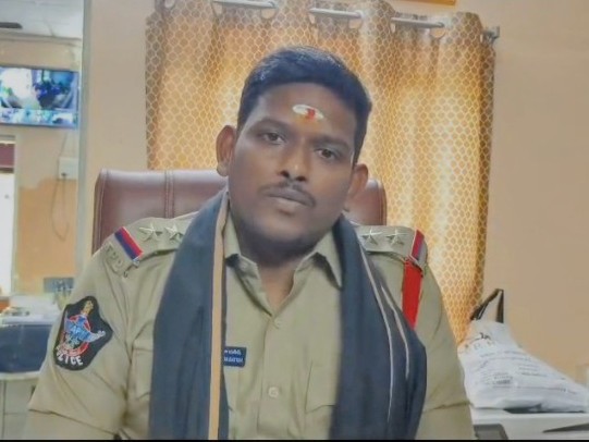 బాణాసంచా దుకాణదారులకు ఎస్సై హెచ్చరిక