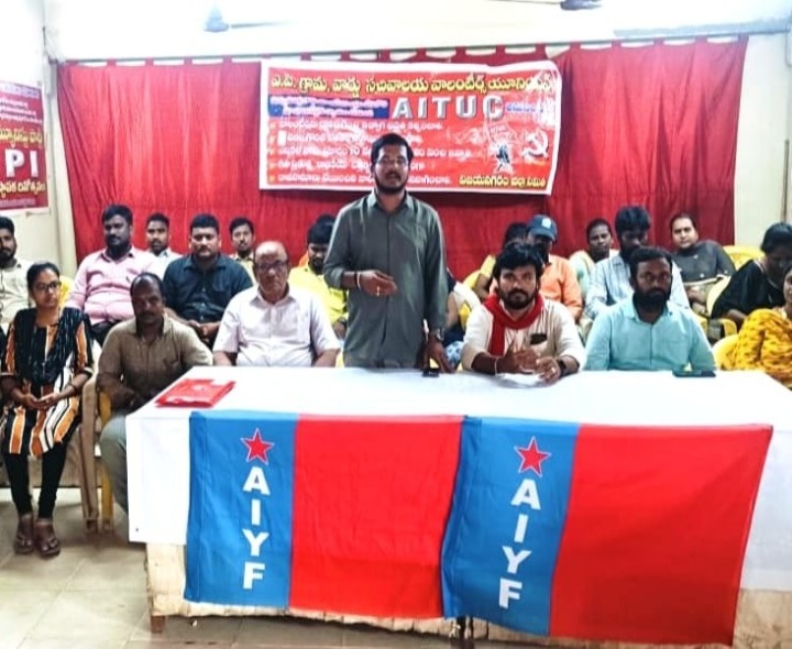 ‘వాలంటీర్లకు ఇచ్చిన మాట సీఎం నిలబెట్టుకోవాలి’