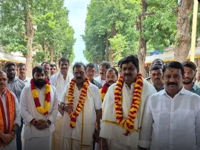 శ్రీశైలం మల్లన్నను దర్శించుకున్న మంత్రులు