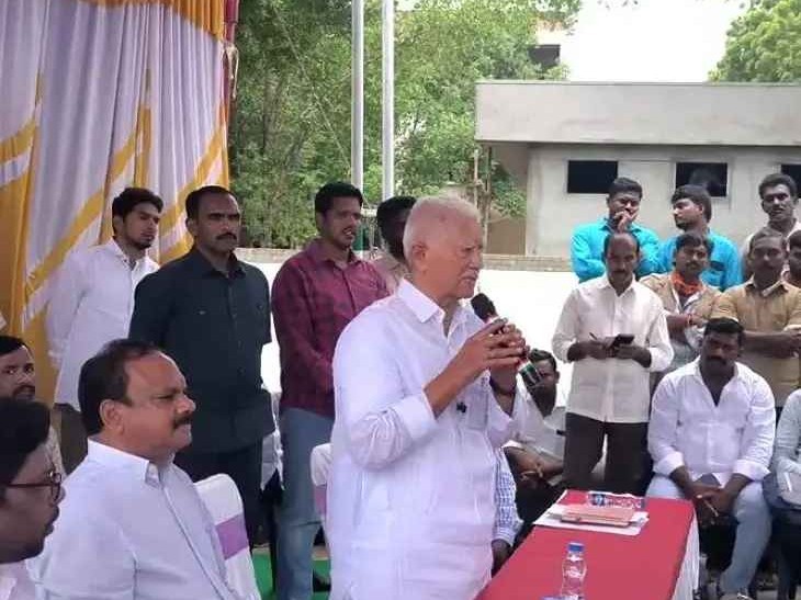 ప్రభుత్వ సంస్థలను ప్రోత్సహించాలి: వరద