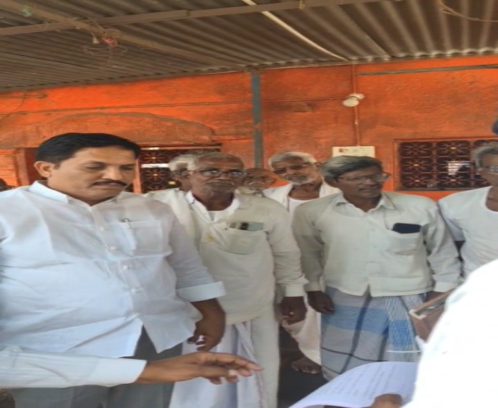 భీంపూర్‌లో పర్యటించిన ఆడే గజేందర్