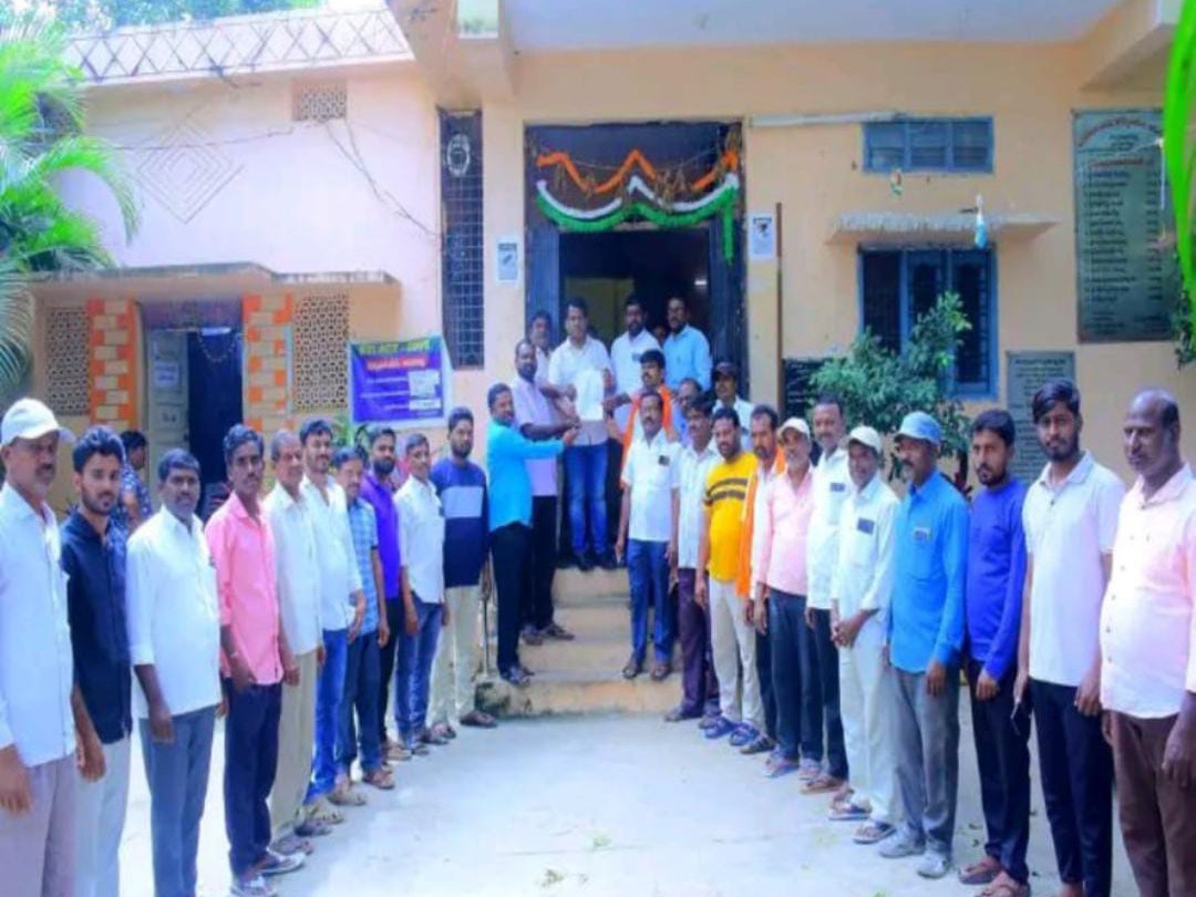 రెండు కాలనీలలో సమస్యలు పరిష్కరించండని వినతి