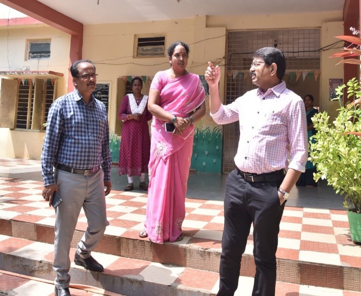 పలు పాఠశాలల్లో కలెక్టర్ ఆకస్మిక తనిఖీలు