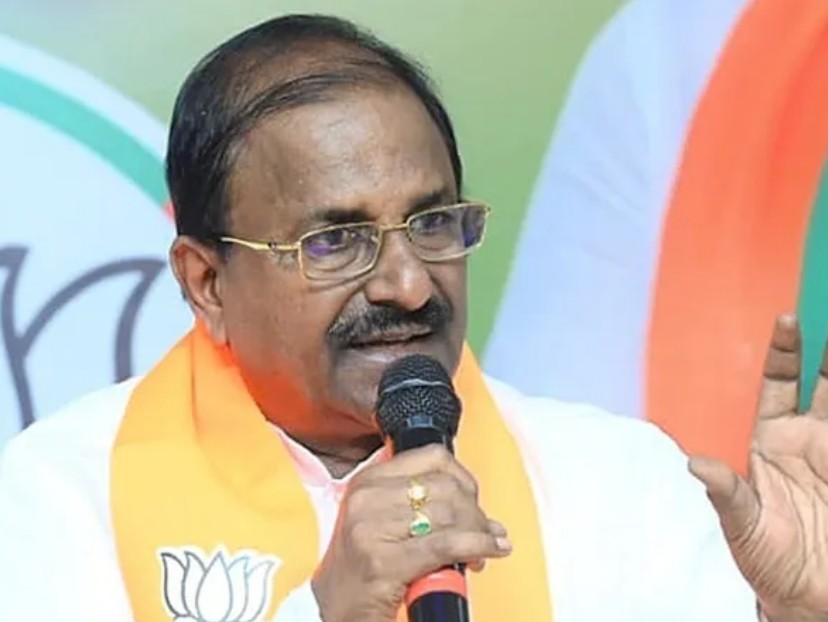 వైసీపీకి ప్రశ్నించే హక్కు లేదు: సోము వీర్రాజు